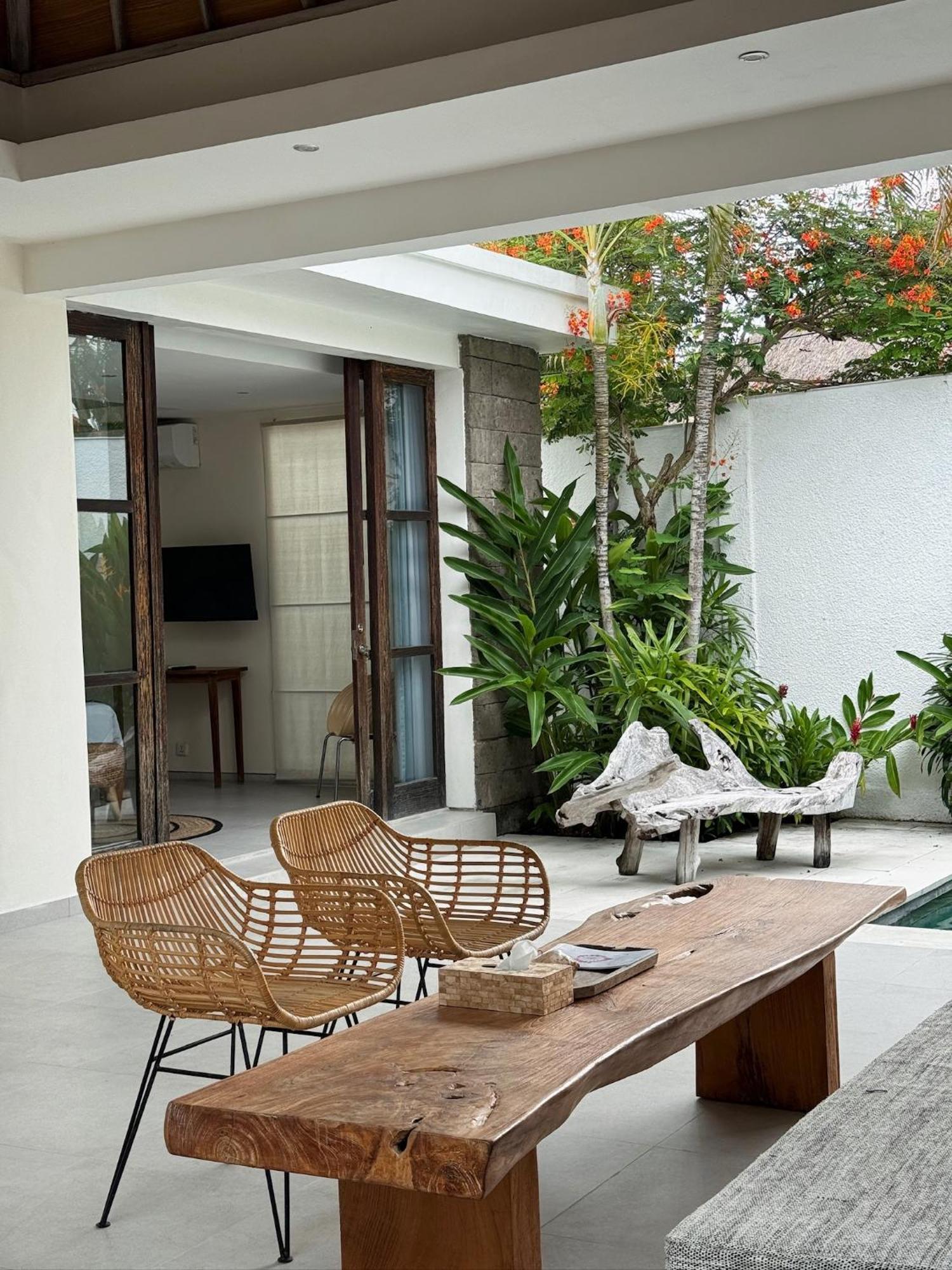 Aster Villa Seminyak Eksteriør bilde